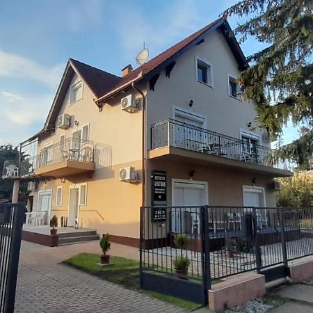 Gabor Aron Apartment Hajdúszoboszló Exterior foto
