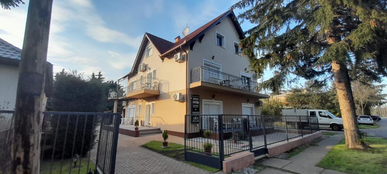 Gabor Aron Apartment Hajdúszoboszló Exterior foto