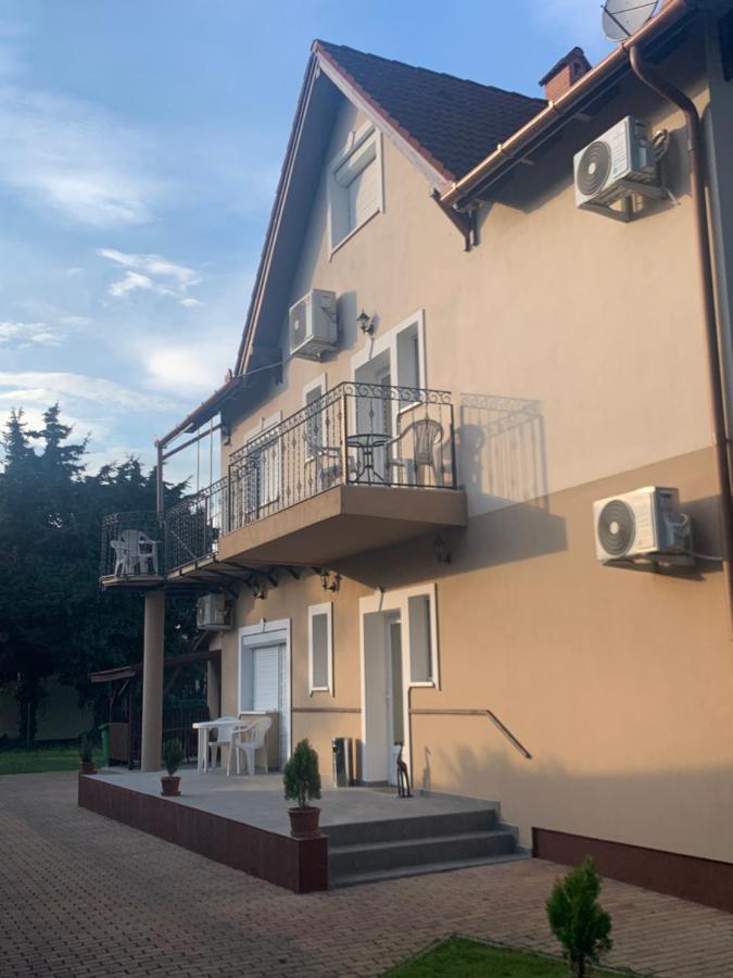 Gabor Aron Apartment Hajdúszoboszló Exterior foto